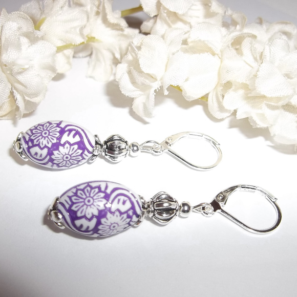 Purple and White Flower Earrings Dangle Drop 3694 - Picture 4 of 5